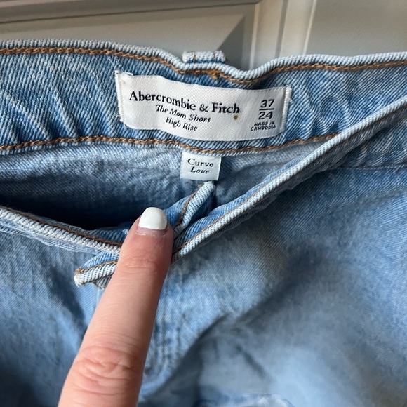 Abercrombie & Fitch NWT The Mom Short High Rise, Curve Love, Plus Size, 37/24 - Picture 2 of 5